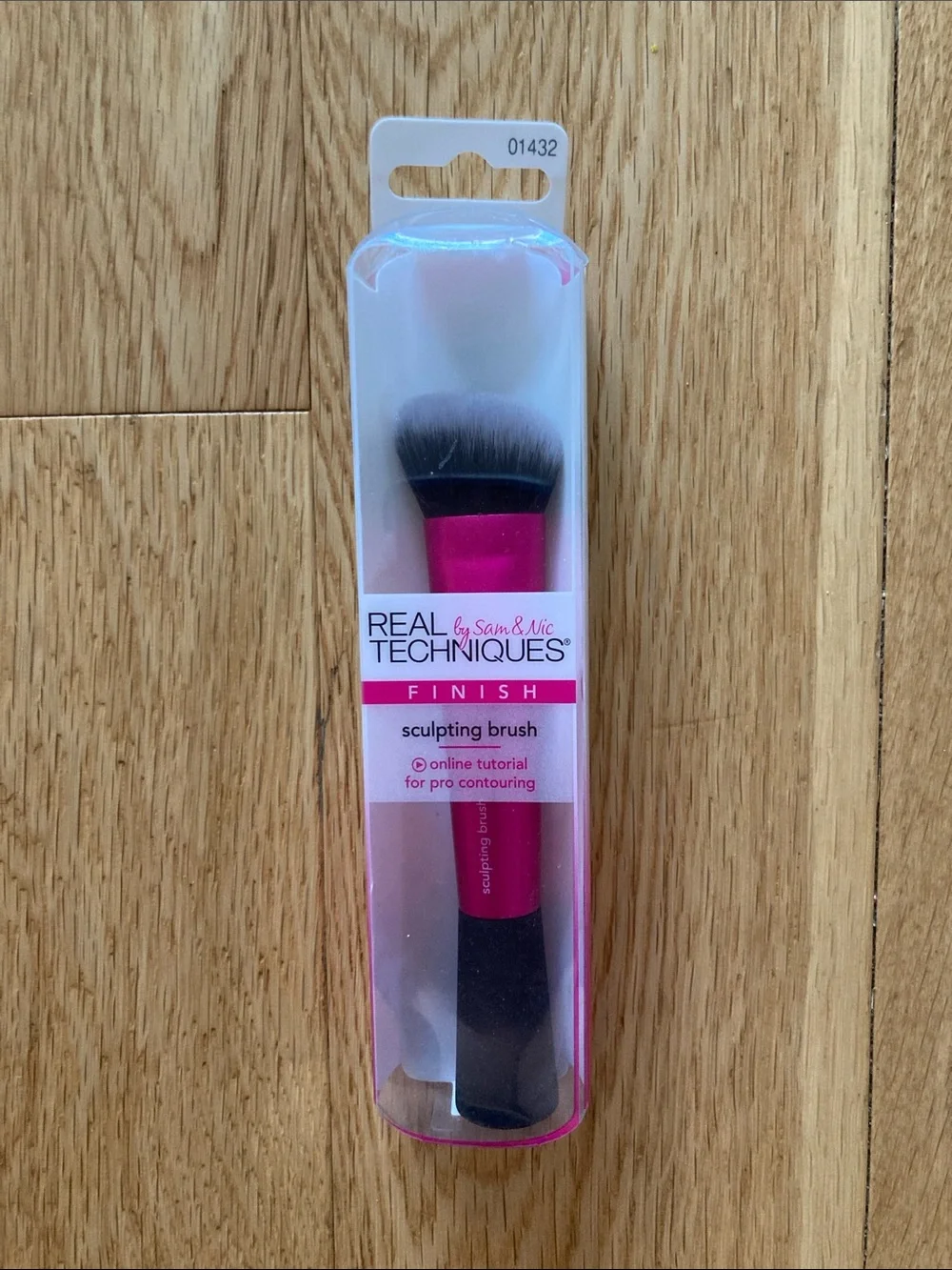 Real Techniques Sculpting Brush in Hot Pink and Black
